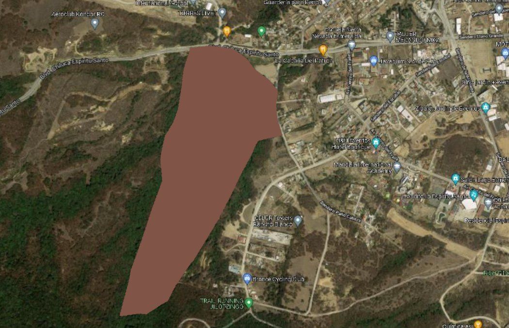 Polígono del terreno sobre imagen satelital